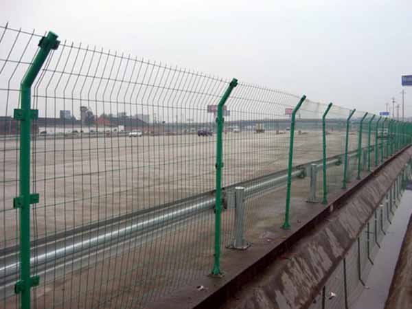 公路護欄網 - 安平縣全昊金屬(shǔ)絲(sī)網制品有限公司圖片3