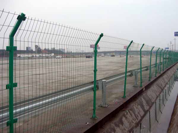 雙邊絲護欄網 - 安平縣全昊金屬(shǔ)絲(sī)網制品有限公司圖片4