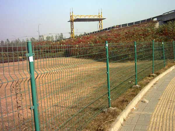 鐵路護欄網 - 安平縣全昊金屬(shǔ)絲(sī)網制品有限公司圖片3